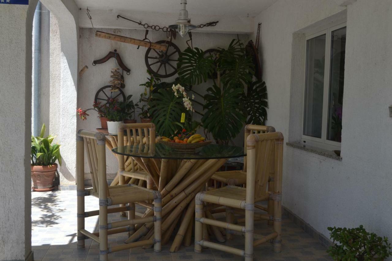 Villa Ester Lopar Extérieur photo