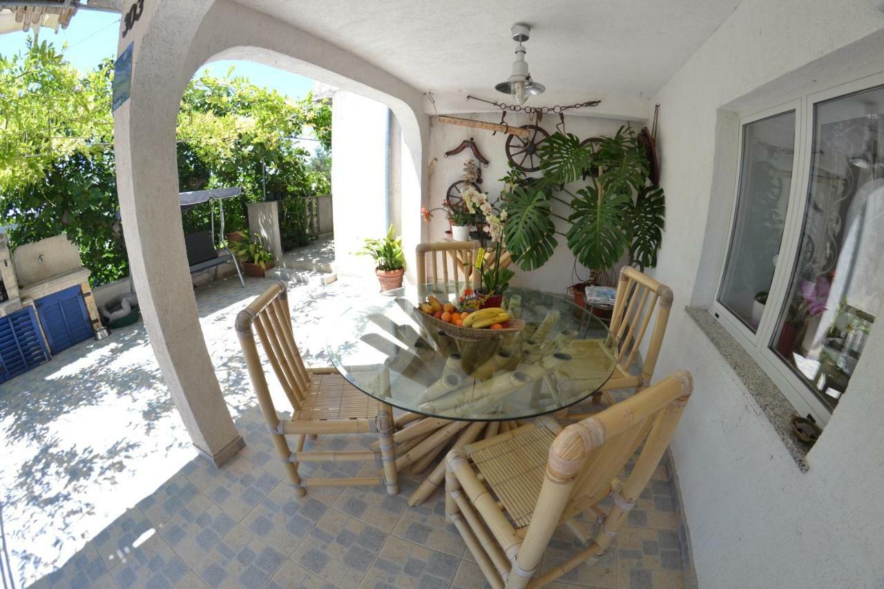 Villa Ester Lopar Extérieur photo